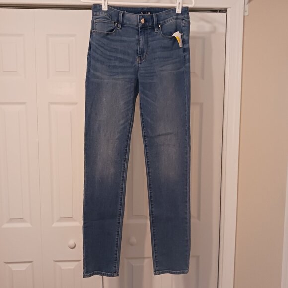 3/$18 or 5/$25 The Slim Blue Mid-Rise Jeans Size 6 - Picture 1 of 7